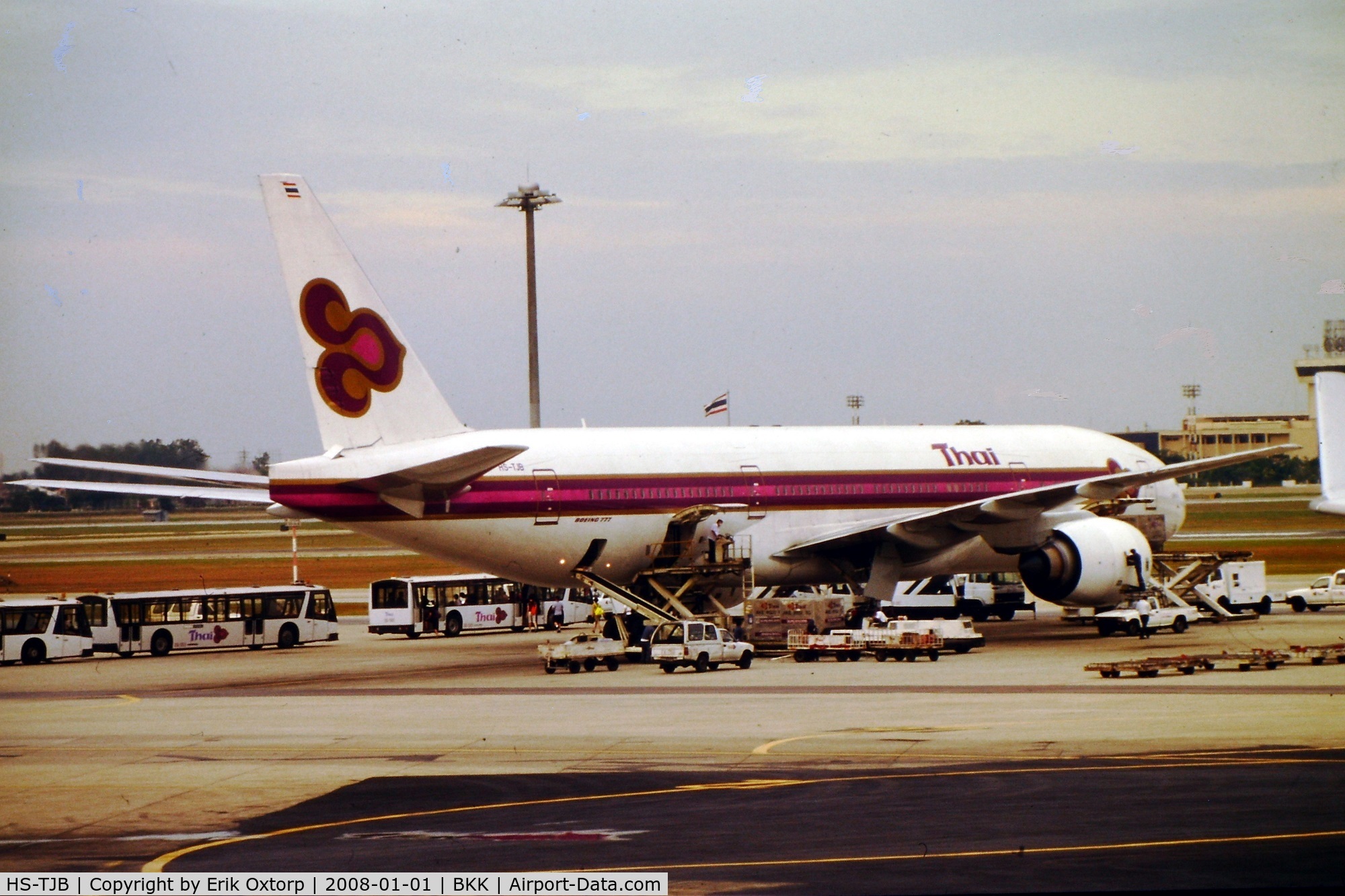 HS-TJB, 1996 Boeing 777-2D7 C/N 27727, HS-TJB in BKK (Don Muang) JUL97
