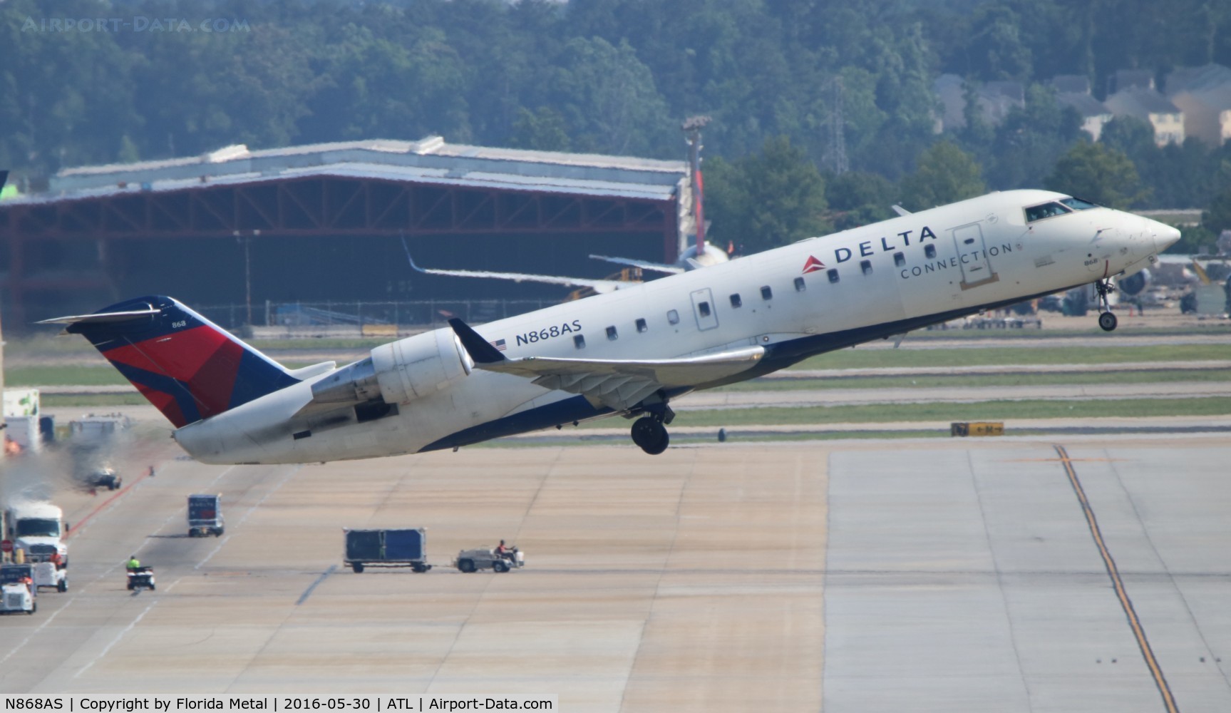 N868AS, 2001 Bombardier CRJ-200ER (CL-600-2B19) C/N 7474, Delta Connection