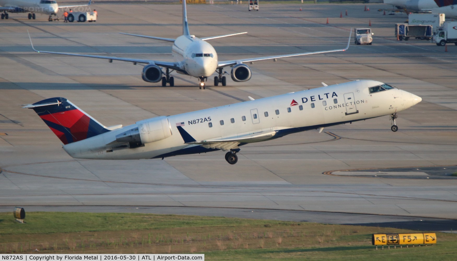 N872AS, 2001 Bombardier CRJ-200ER (CL-600-2B19) C/N 7542, Delta Connection