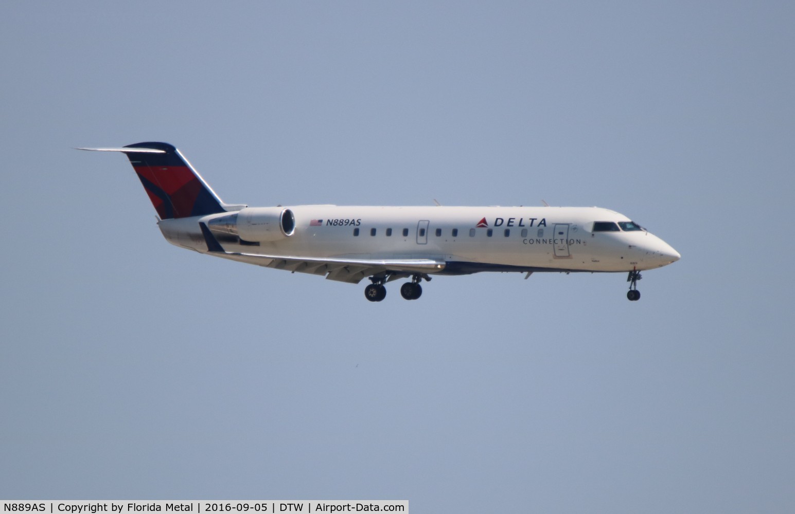 N889AS, 2001 Bombardier CRJ-200ER (CL-600-2B19) C/N 7538, Delta Connection