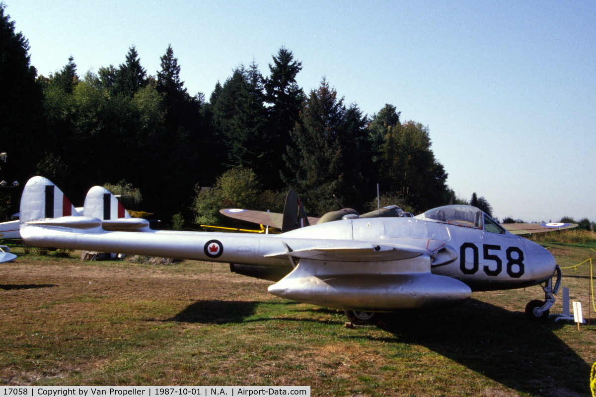 17058, De Havilland DH-100 Vampire F.3 C/N EEP42376, De Havilland Vampire F.3 on the grass of the Canadian Museum of Flight & Transportation, Vancouver, B.C., 1987