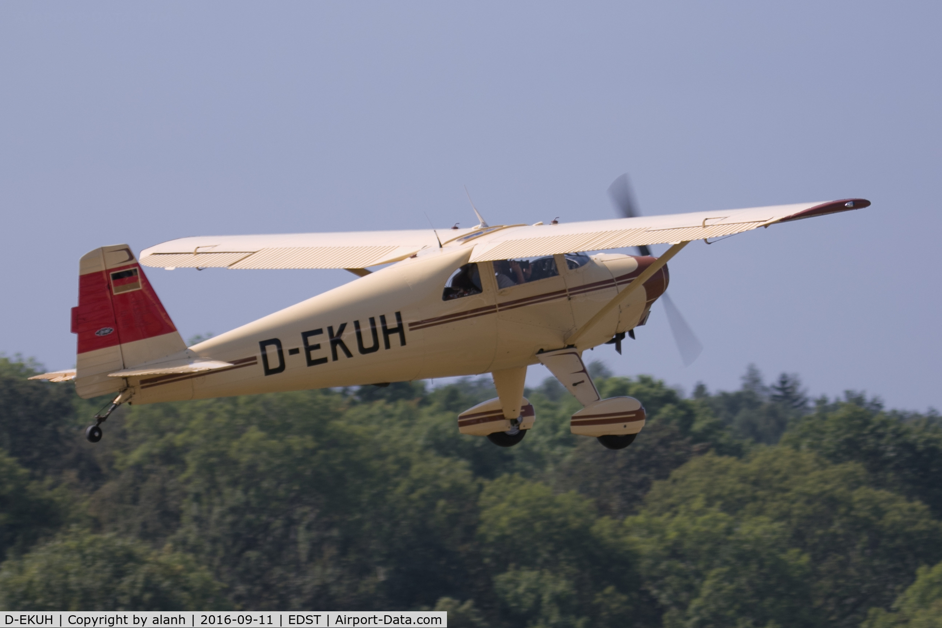D-EKUH, 1948 Luscombe 8F Silvaire C/N 6295, Departing the 2016 Hahnweide Oldtimer Fliegertreffen