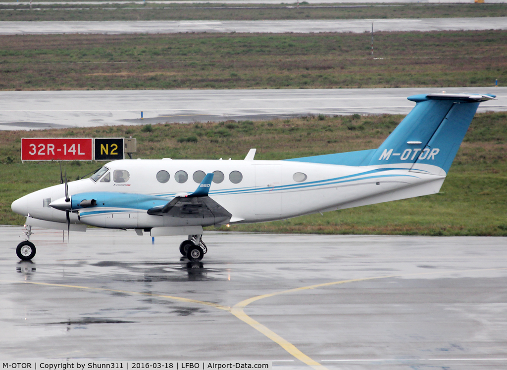M-OTOR, 2014 Hawker Beechcraft B200GT King Air King Air C/N BY-200, Taxiing to the General Aviation area...