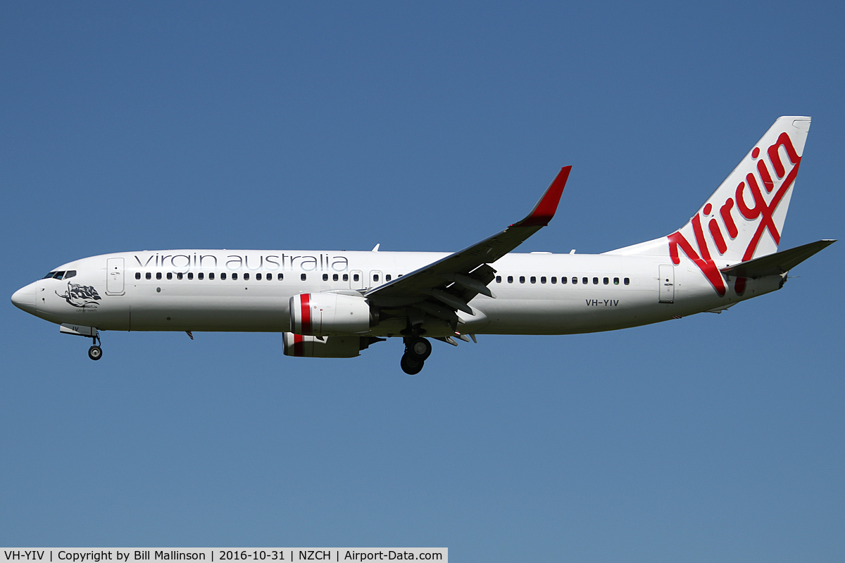 VH-YIV, 2013 Boeing 737-8FE C/N 40698, Finals to 02