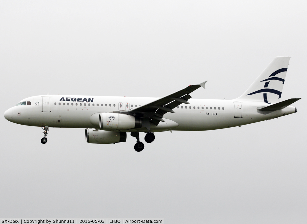 SX-DGX, 2003 Airbus A320-232 C/N 1996, Landing rwy 32L