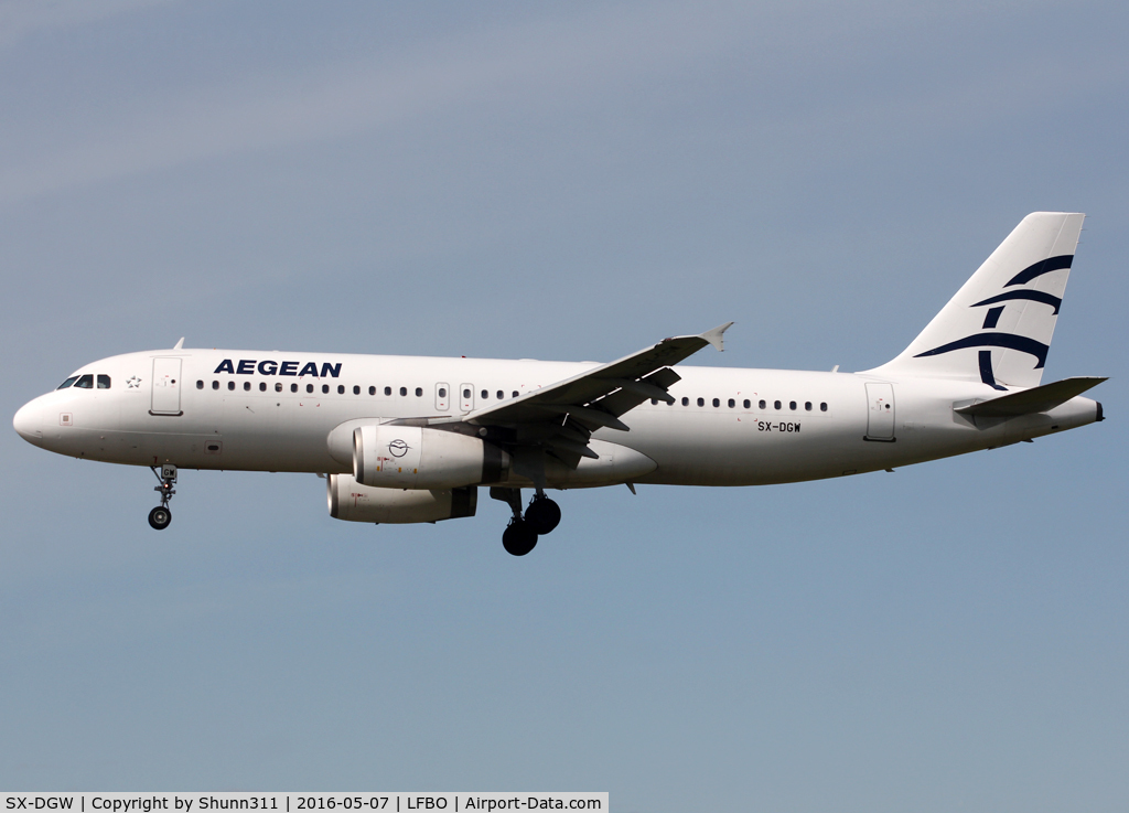 SX-DGW, 2002 Airbus A320-232 C/N 1909, Landing rwy 14R