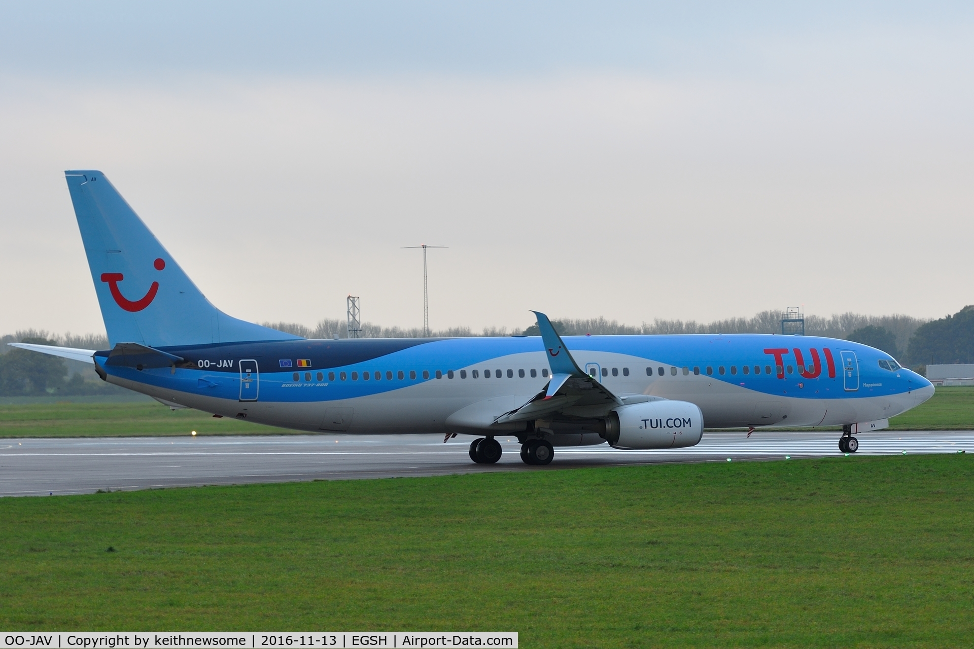 OO-JAV, 2013 Boeing 737-8K5 C/N 40943, Leaving Norwich with TUI titles.