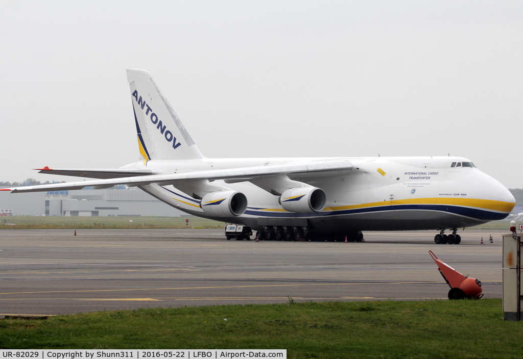 UR-82029, 1991 Antonov An-124-100 Ruslan C/N 19530502630/0210, Parked at the Cargo area in new c/s