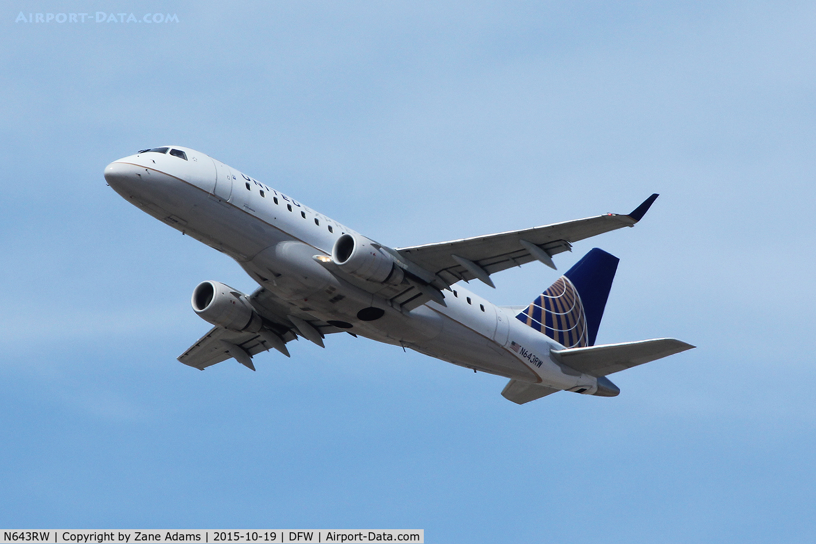 N643RW, 2005 Embraer 170SE (ERJ-170-100SE) C/N 17000060, Departing DFW Airport