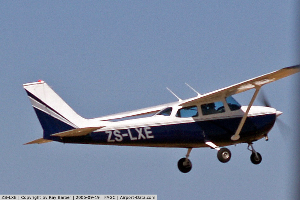 ZS-LXE, Cessna 172K Skyhawk Skyhawk C/N 17258473, Cessna 172K Skyhawk [172-58473] Grand Central~ZS 19/09/2006