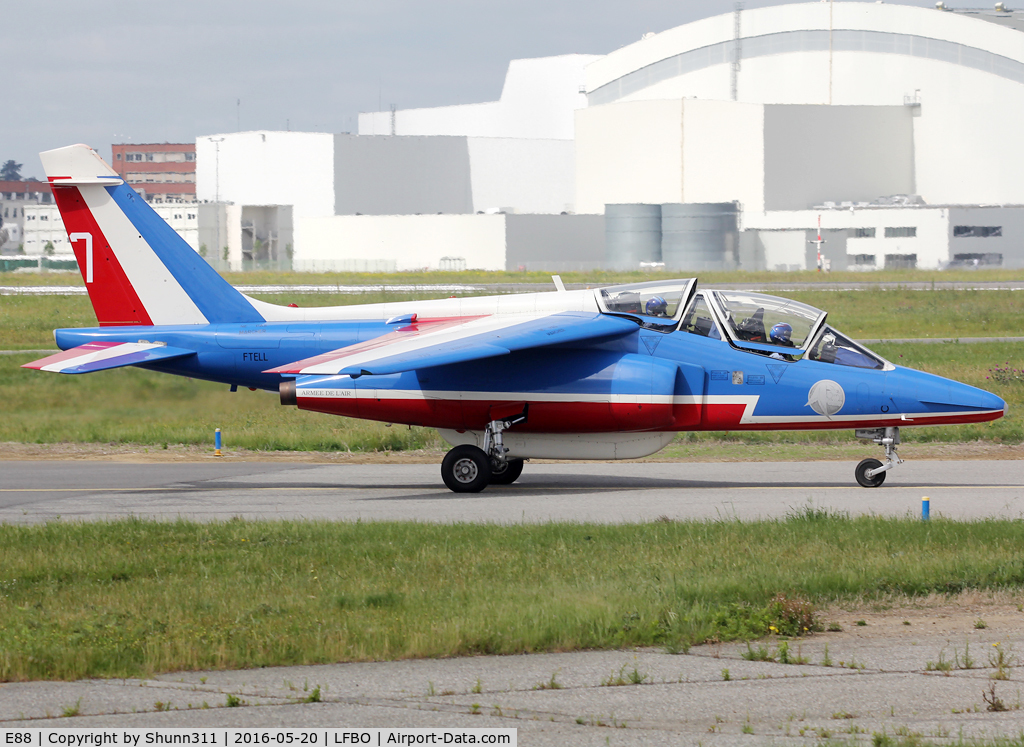 E88, Dassault-Dornier Alpha Jet E C/N E88, Taxiing to his parking...