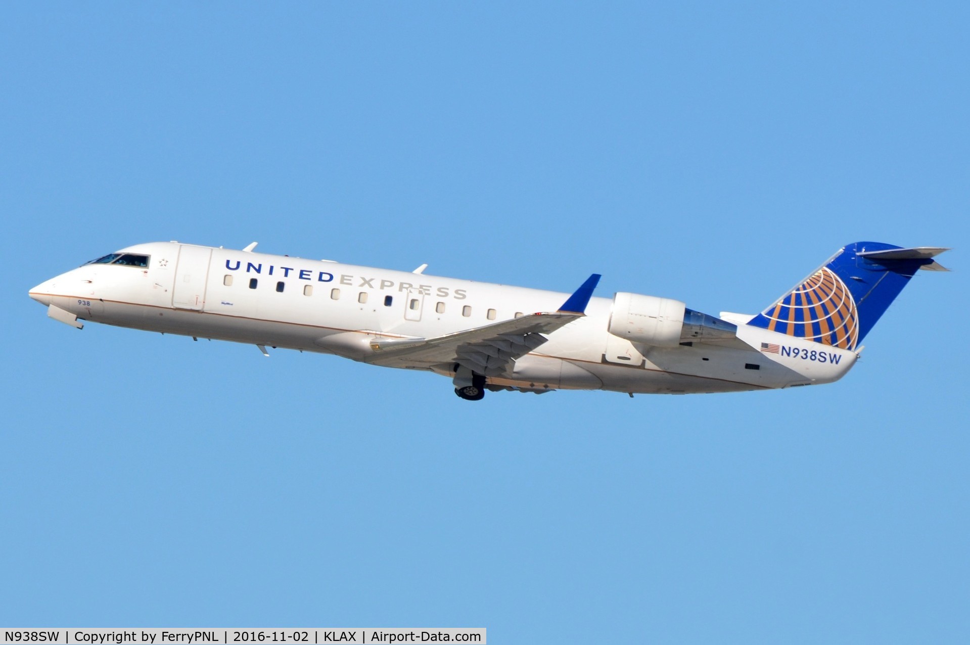 N938SW, 2003 Bombardier CRJ-200LR (CL-600-2B19) C/N 7741, CL200 departing