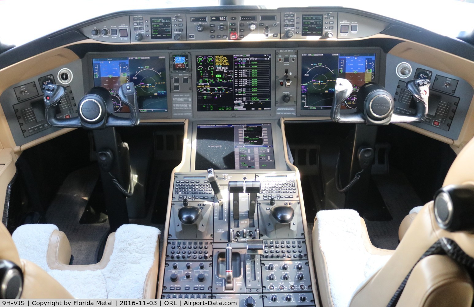 9H-VJS, 2015 Bombardier BD-700-1A10 Global 6000 C/N 9711, Vista Jet Global 6000 cockpit