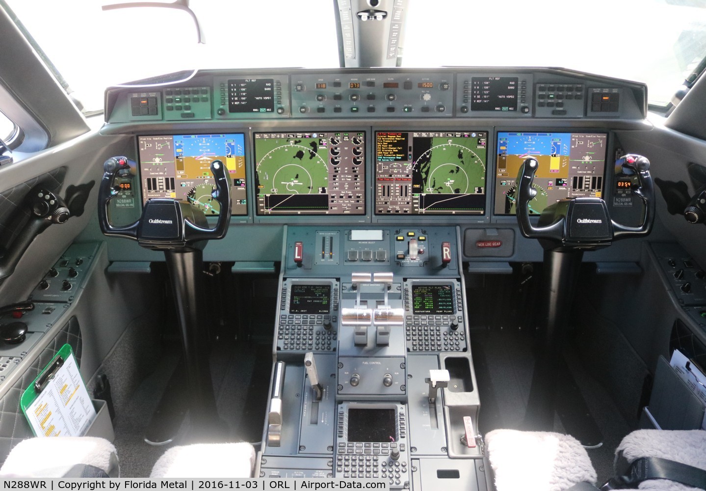 N288WR, 2011 Gulfstream Aerospace G650 (G-VI) C/N 6007, G650 cockpit