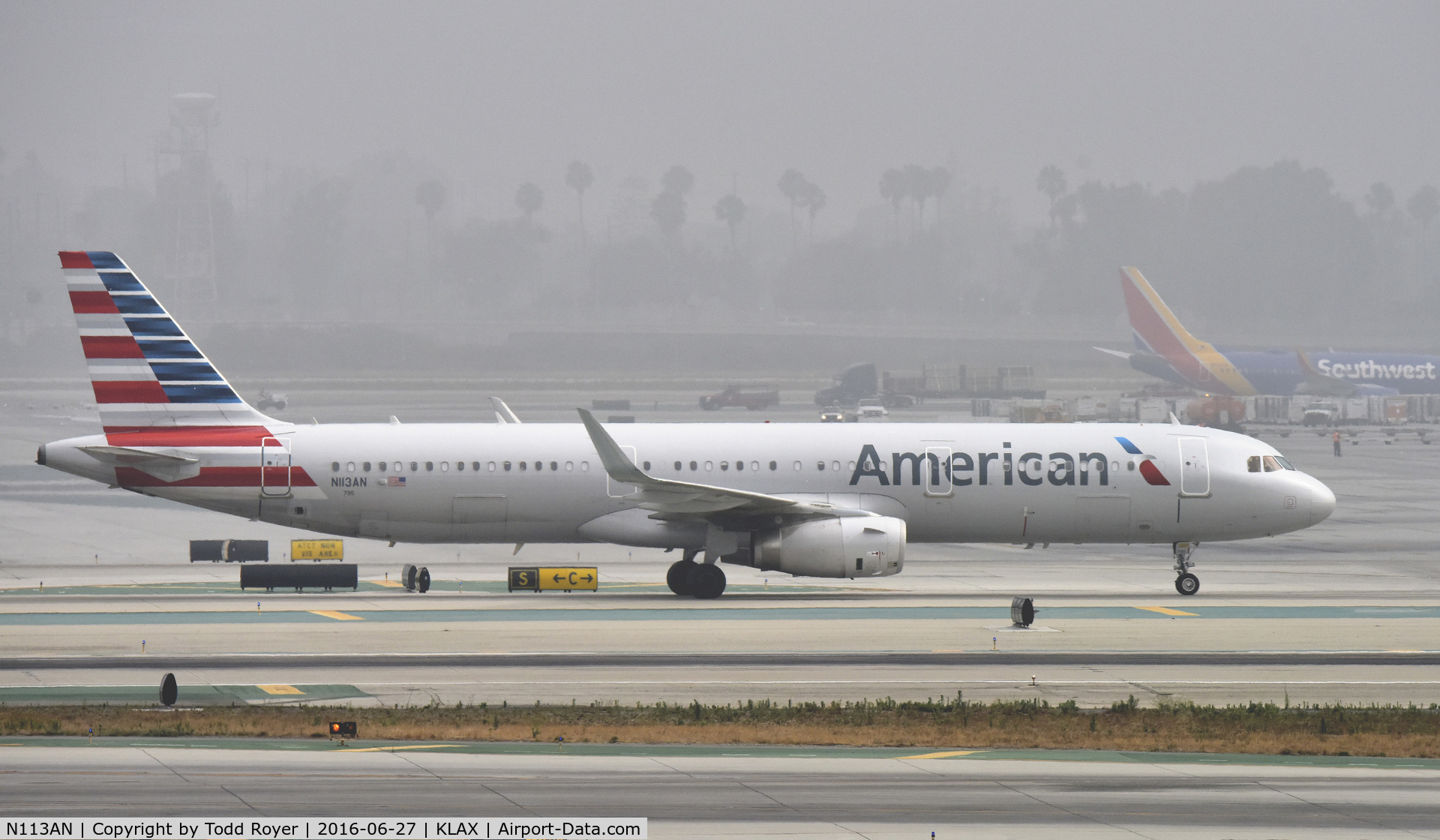 N113AN, 2014 Airbus A321-231 C/N 6020, Taxiing at LAX on a foggy morning
