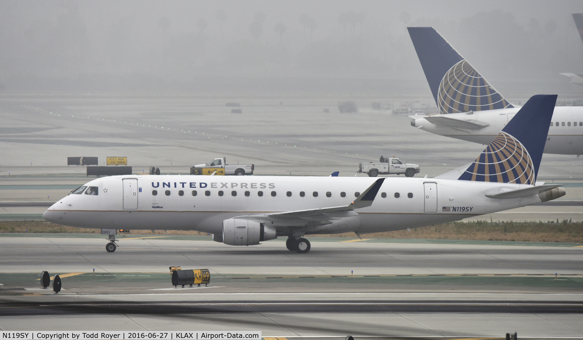 N119SY, 2014 Embraer 175LR (ERJ-170-200LR) C/N 17000421, Taxing at LAX on a foggy morning