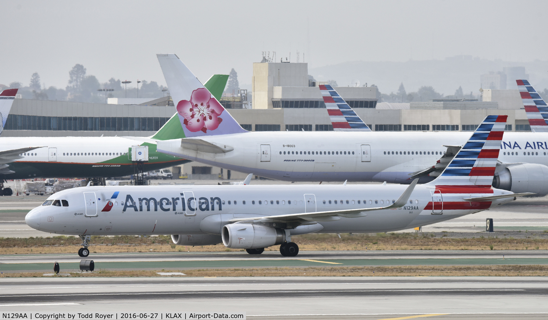 N129AA, 2014 Airbus A321-231 C/N 6401, Arriving at LAX on 25L