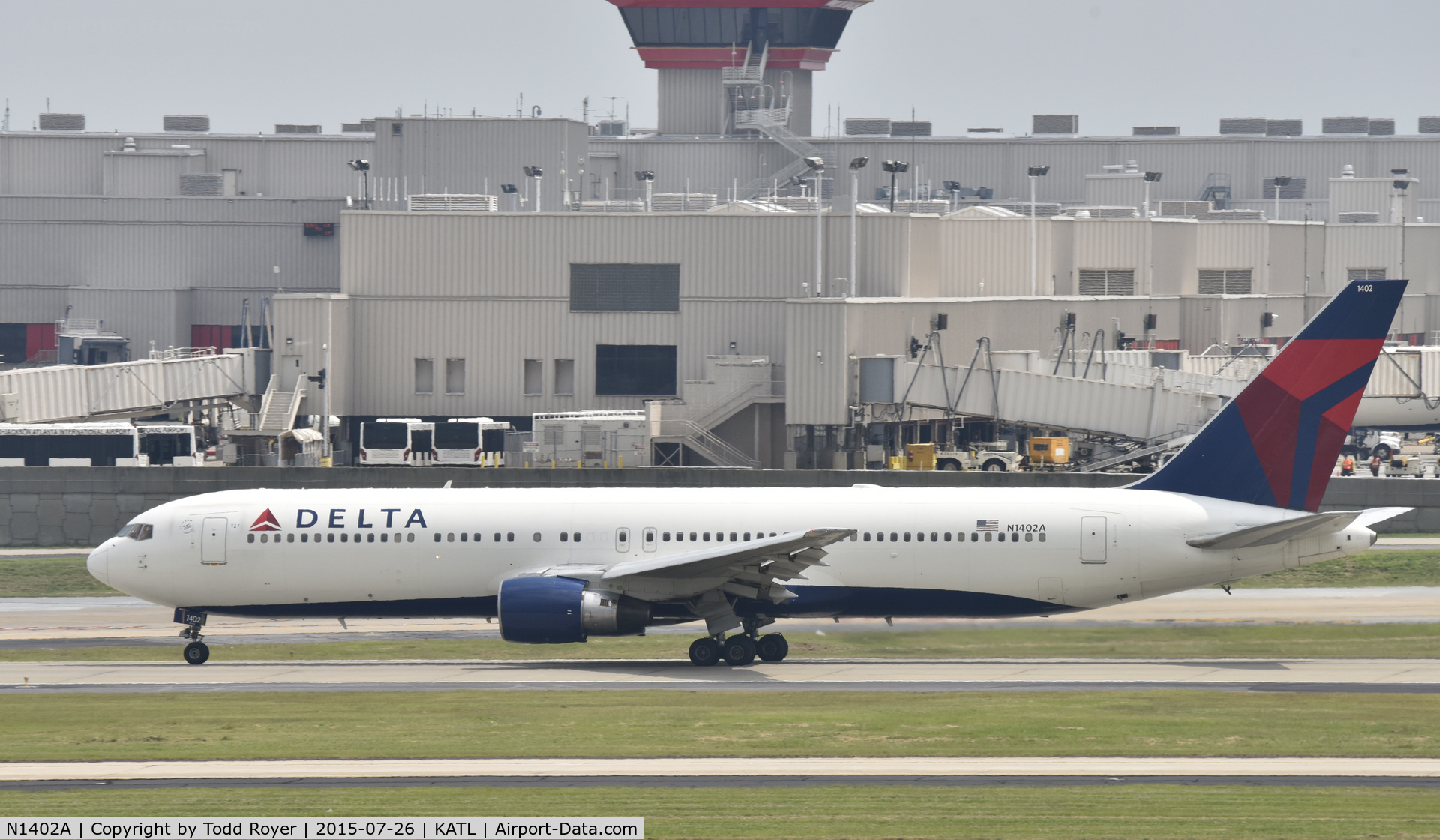 N1402A, 1993 Boeing 767-332 C/N 25989, Departing Atlanta