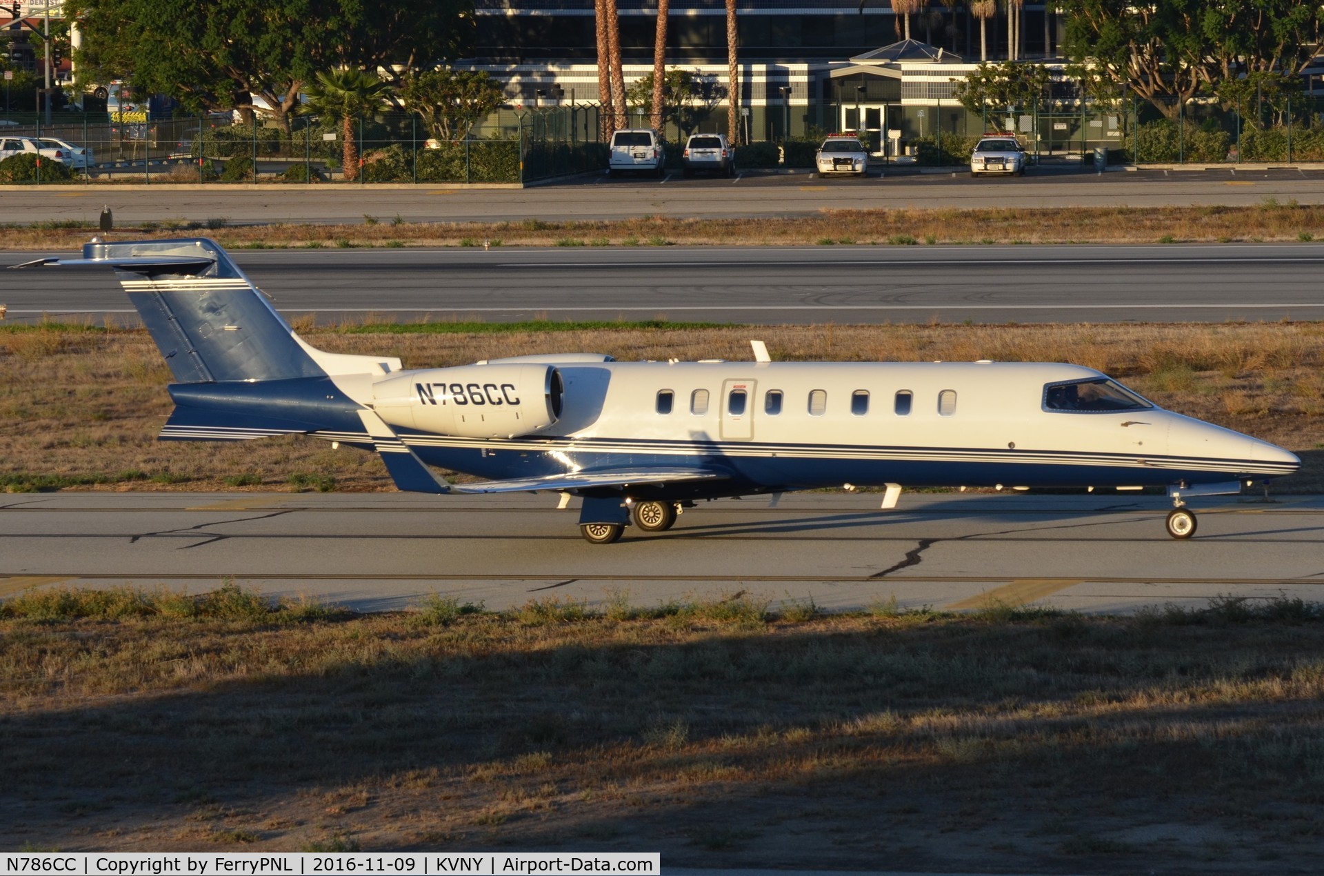 N786CC, 2000 Learjet Inc 45 C/N 095, Learjet 45 taxying for departure.