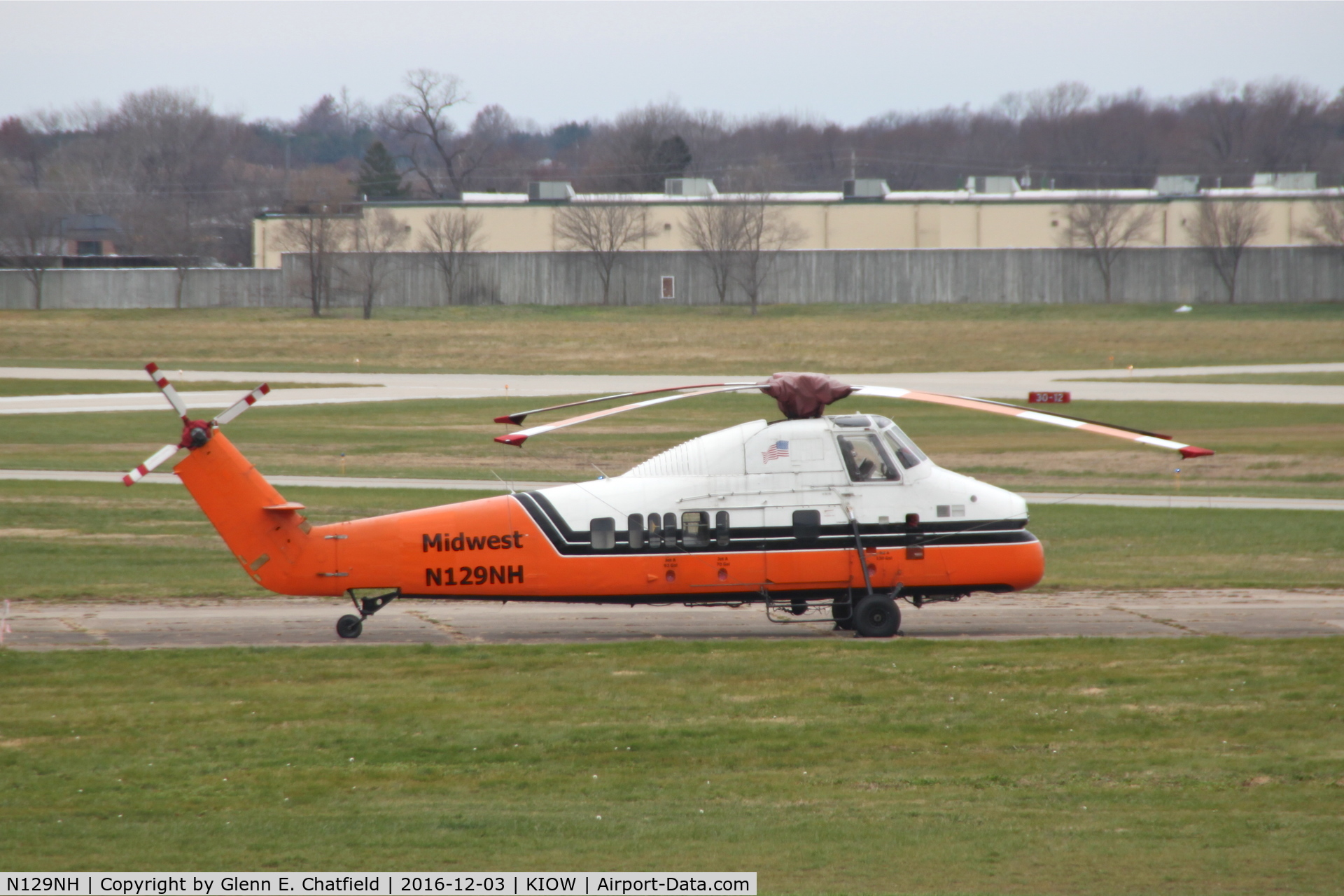 N129NH, 1975 Sikorsky S-58JT C/N 58-855, Seen from the observation deck