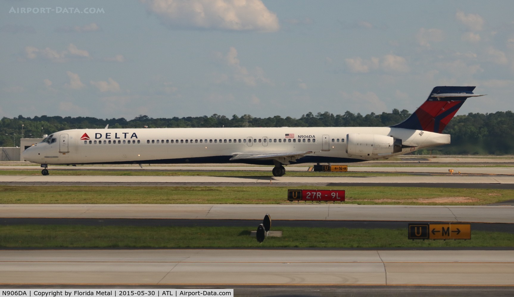 N906DA, 1995 McDonnell Douglas MD-90-30 C/N 53386, Delta