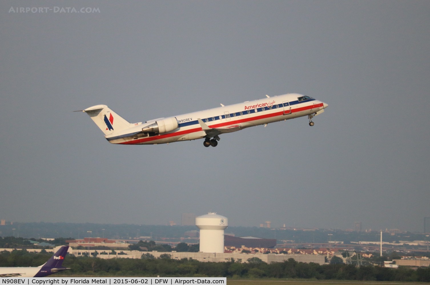 N908EV, 2002 Bombardier CRJ-200ER (CL-600-2B19) C/N 7654, American Eagle