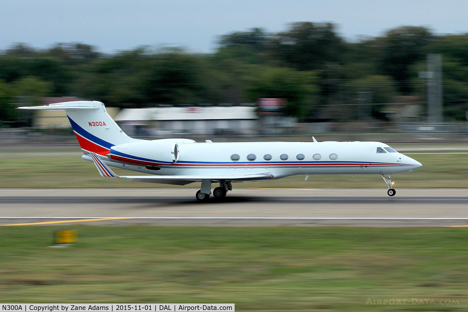 N300A, Gulfstream Aerospace GV-SP (G550) C/N 5309, Departing Dallas Love Field