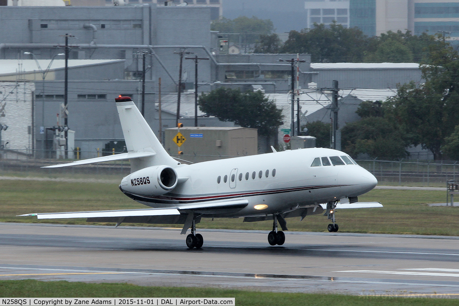 N258QS, 2001 Dassault Falcon 2000 C/N 158, Arriving at Dallas Love Field