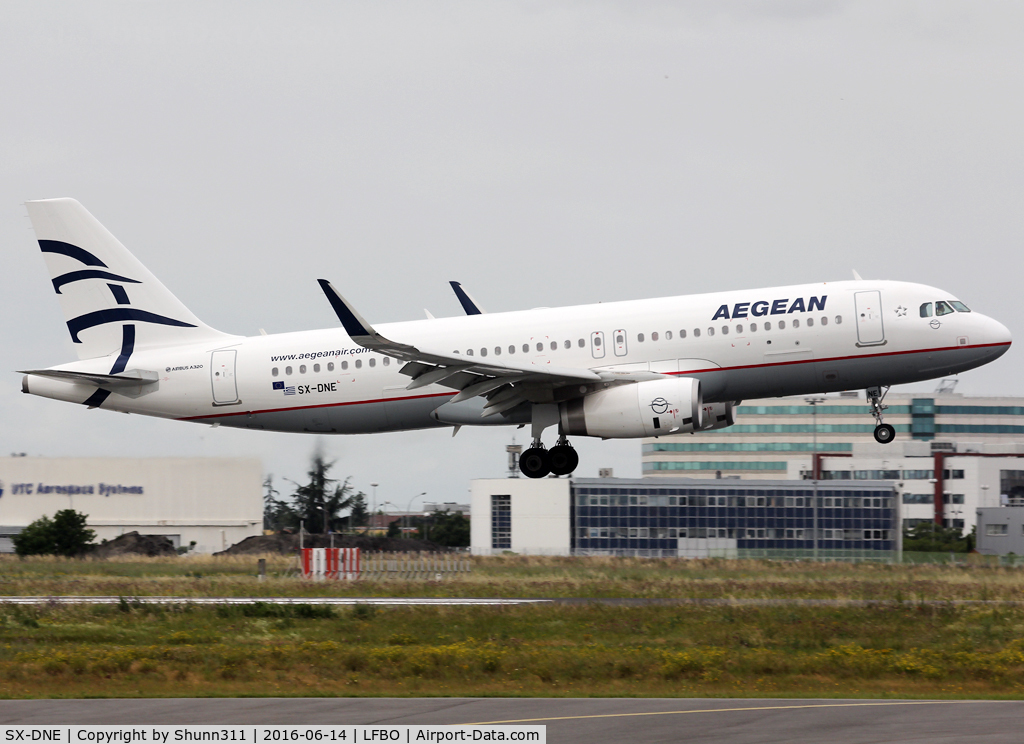 SX-DNE, 2016 Airbus A320-232 C/N 7014, Landing rwy 32R