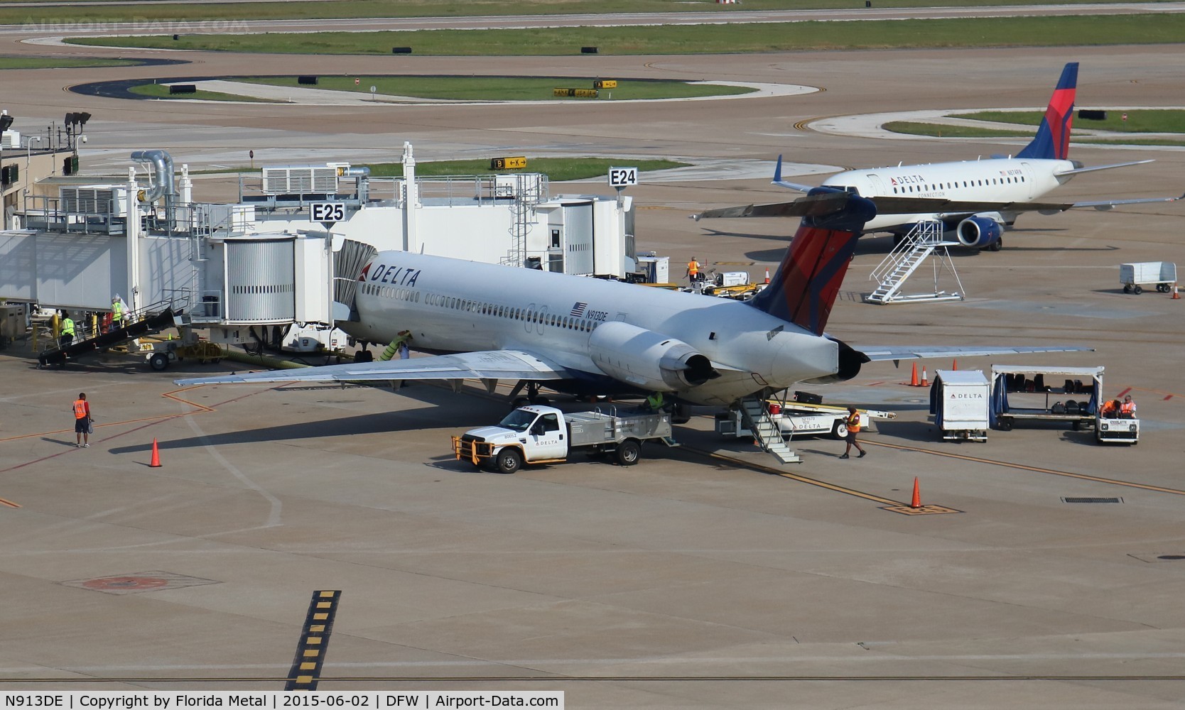 N913DE, 1993 McDonnell Douglas MD-88 C/N 49956, Delta