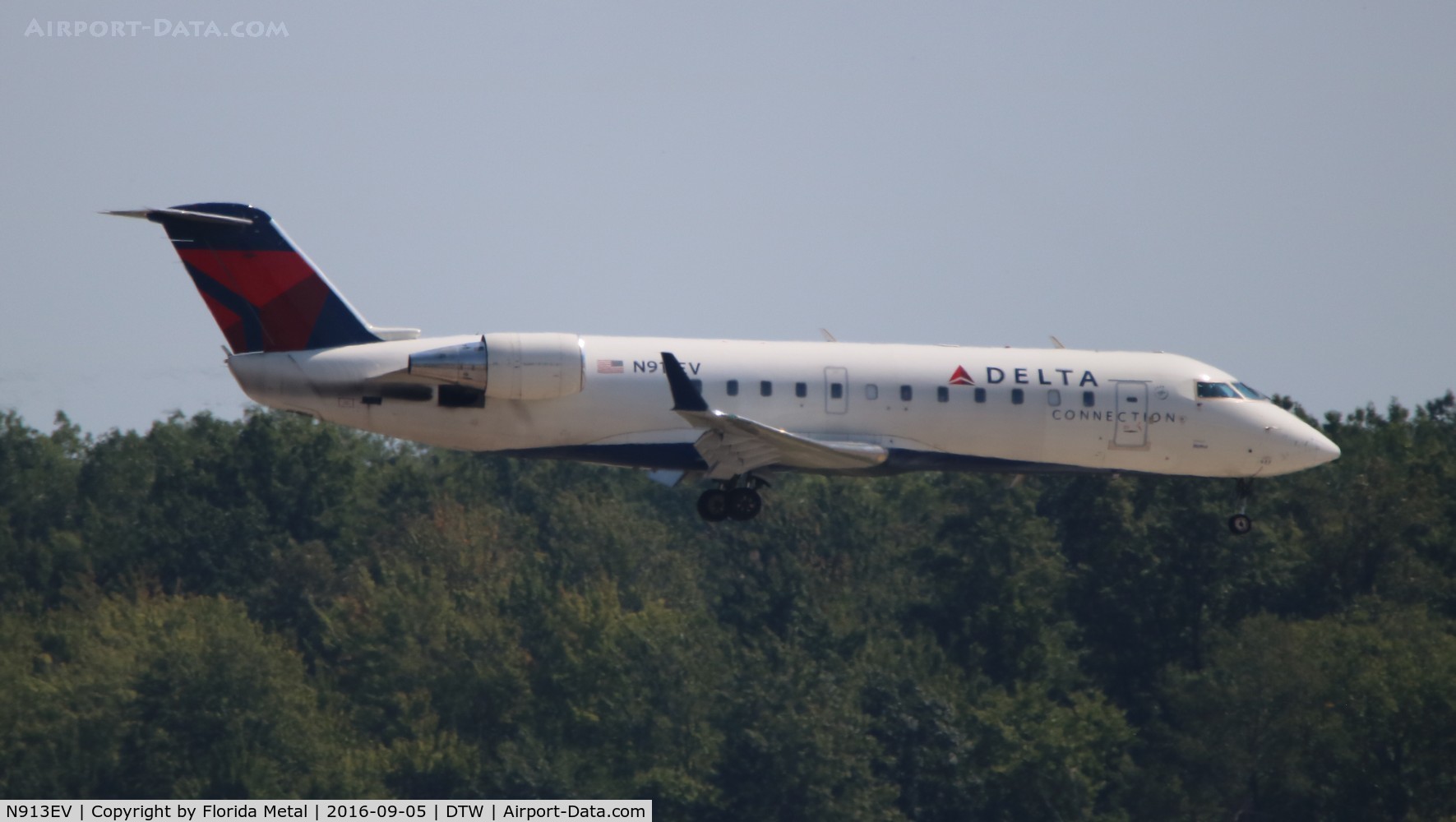 N913EV, 2002 Bombardier CRJ-200ER (CL-600-2B19) C/N 7731, Delta Connection