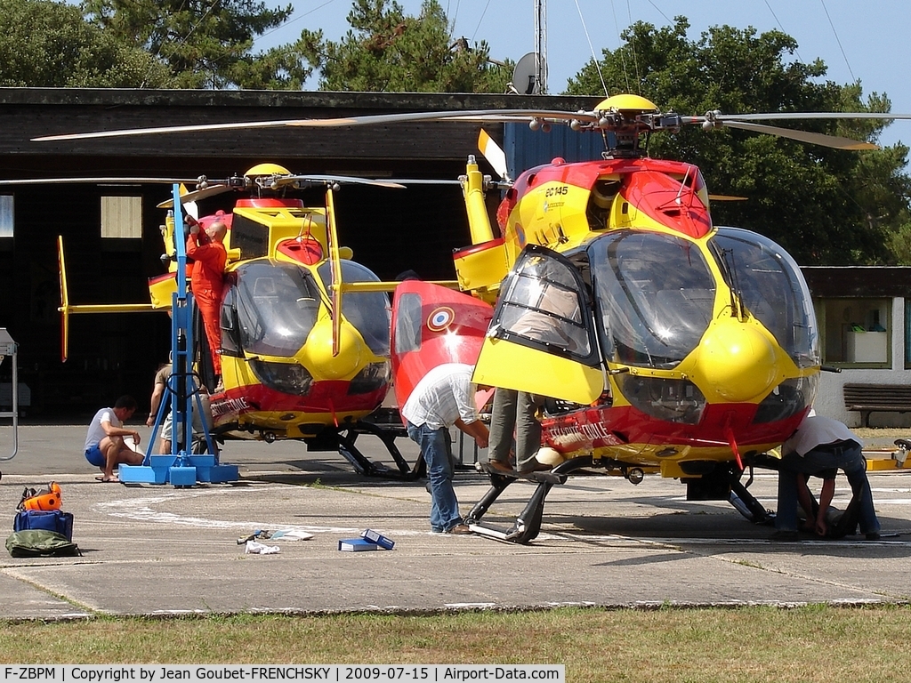 F-ZBPM, Eurocopter-Kawasaki EC-145 (BK-117C-2) C/N 9022, Two DRAGON 33 (with F-ZBQF summer 2009 at Lacanau océan)