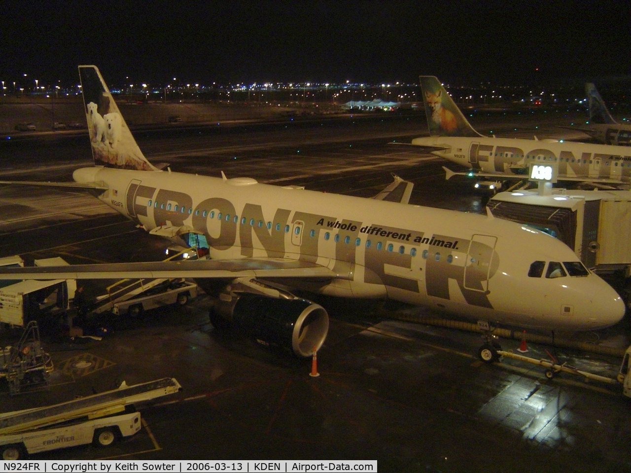 N924FR, 2003 Airbus A319-111 C/N 2030, Parked on stand at Denver