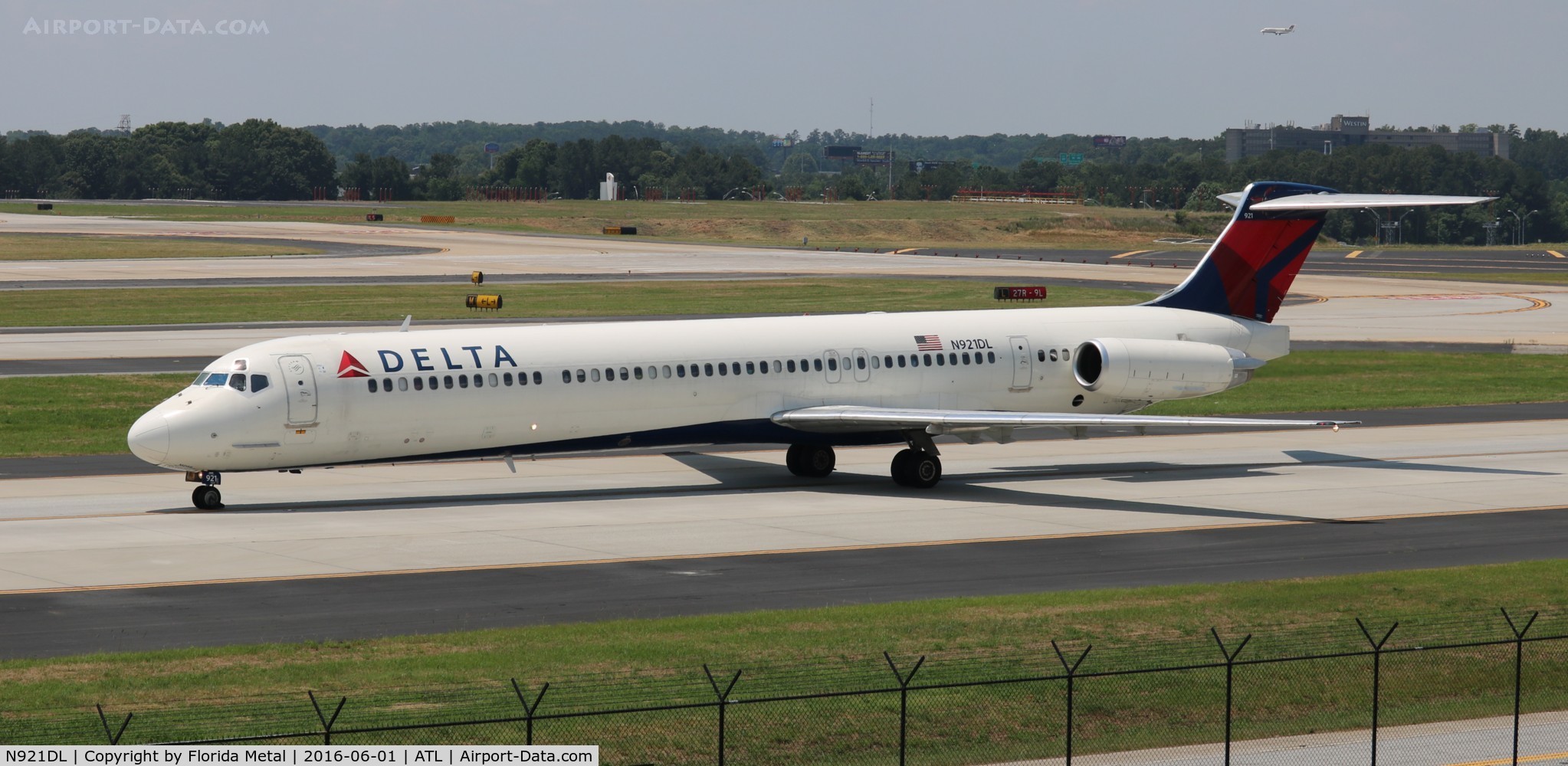 N921DL, 1988 McDonnell Douglas MD-88 C/N 49645, Delta