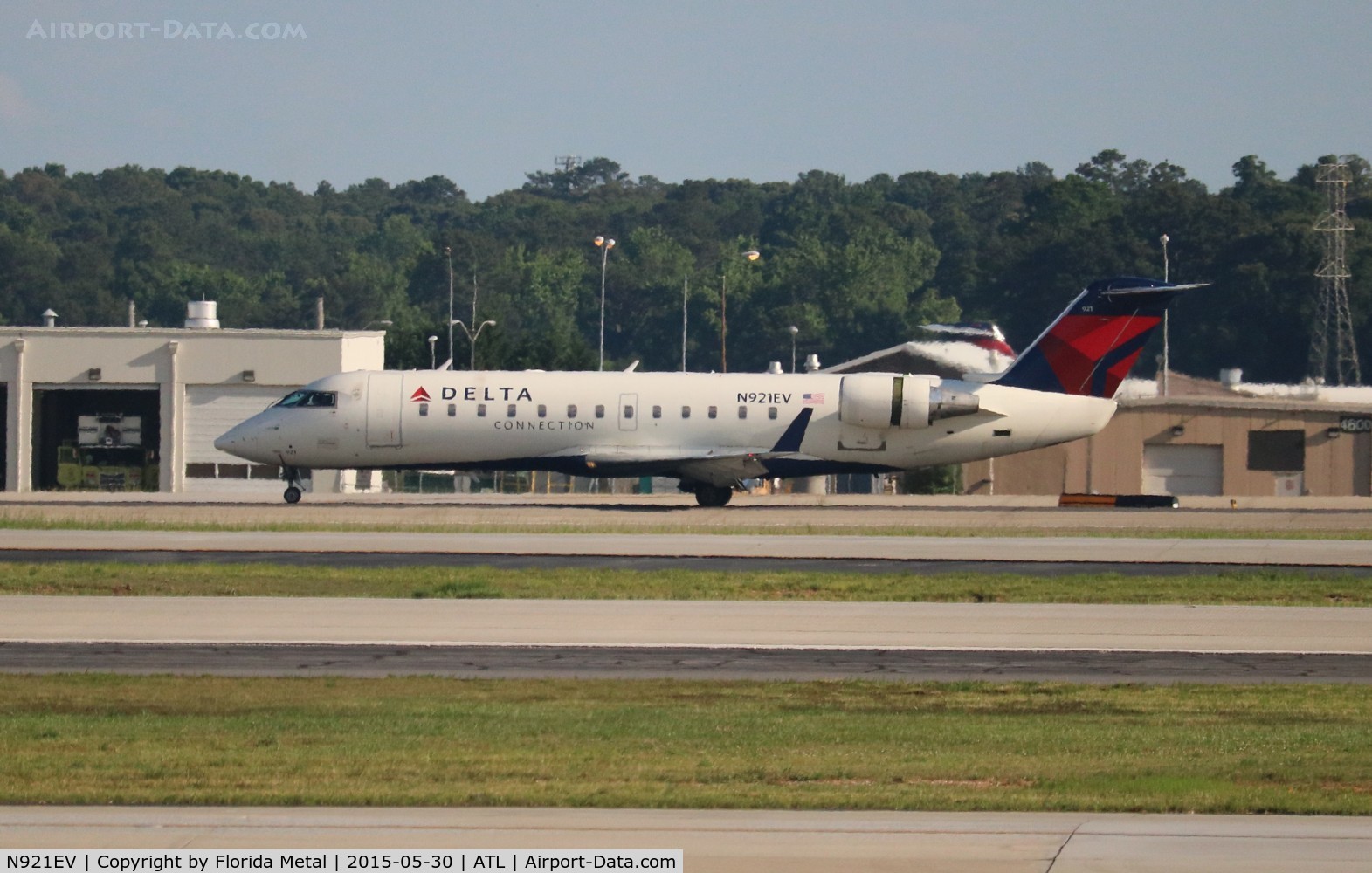 N921EV, 2003 Bombardier CRJ-200ER (CL-600-2B19) C/N 7819, Delta Connection