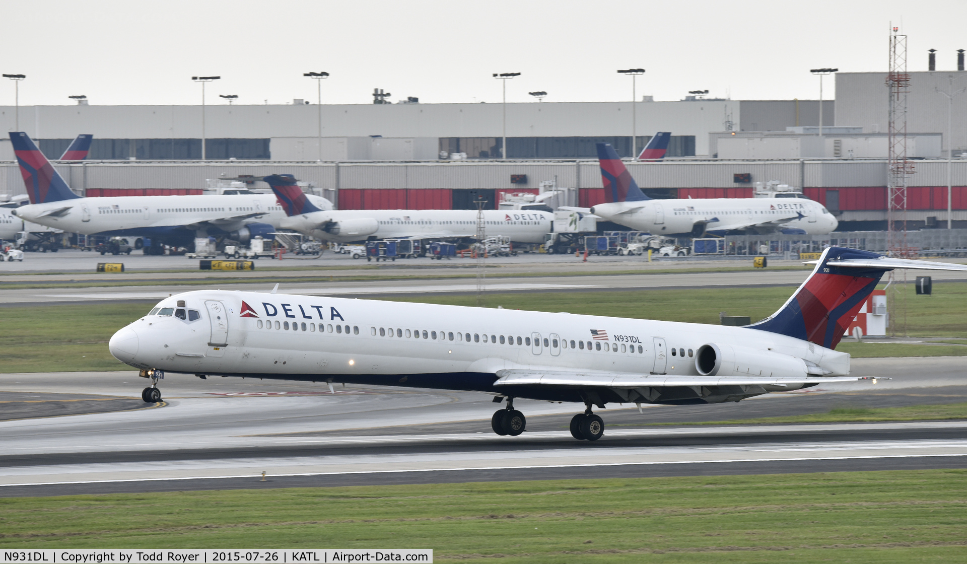 N931DL, 1988 McDonnell Douglas MD-88 C/N 49718, Arriving at Atlanta