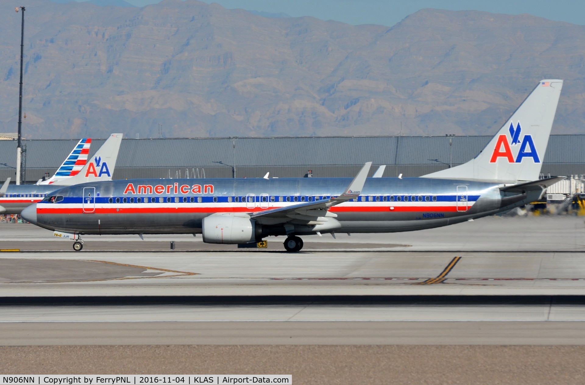 N906NN, 2012 Boeing 737-823 C/N 31155, American B738 departing LAS