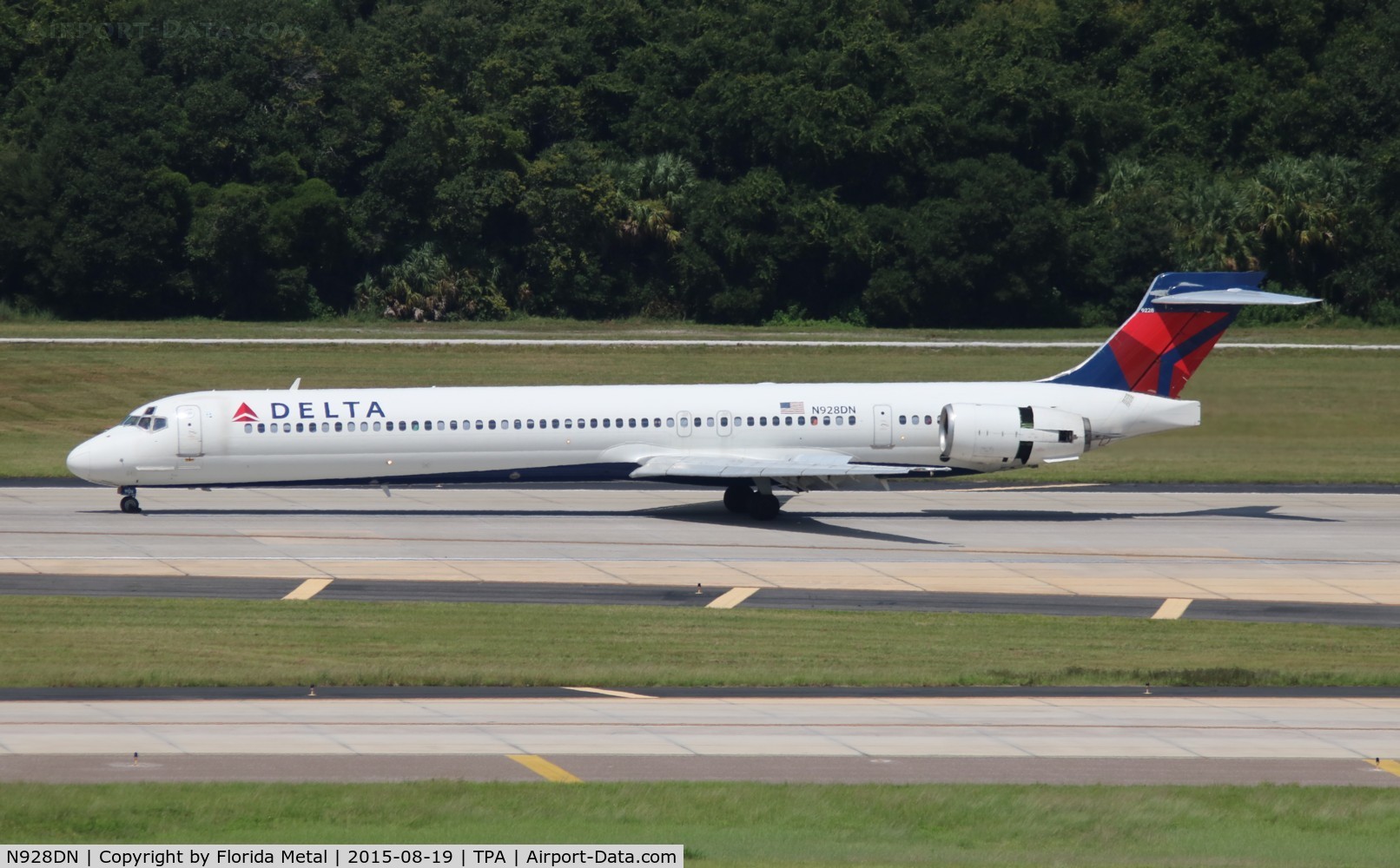 N928DN, 1999 McDonnell Douglas MD-90-30 C/N 53590, Delta