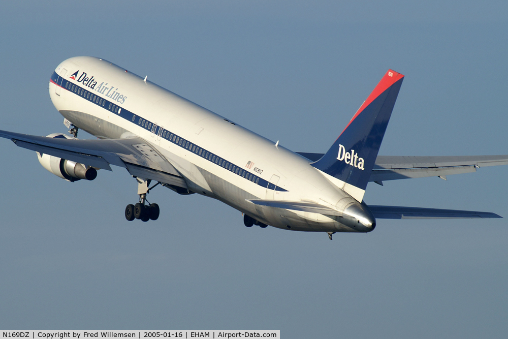 N169DZ, 1998 Boeing 767-332 C/N 29689, DELTA