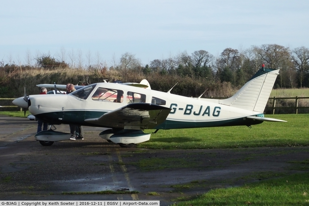 G-BJAG, 1979 Piper PA-28-181 Cherokee Archer II C/N 28-7990353, Visiting for lunch