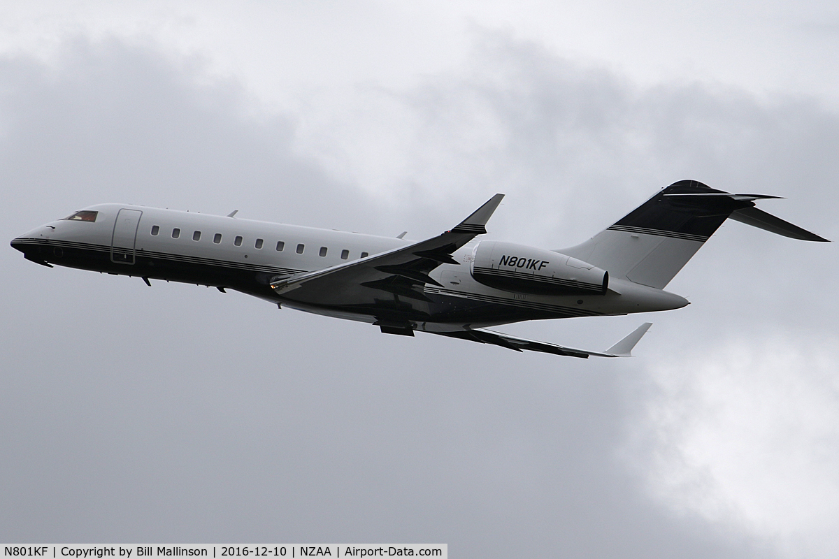 N801KF, 2000 Bombardier BD-700-1A10 Global Express C/N 9073, away into a murky sky