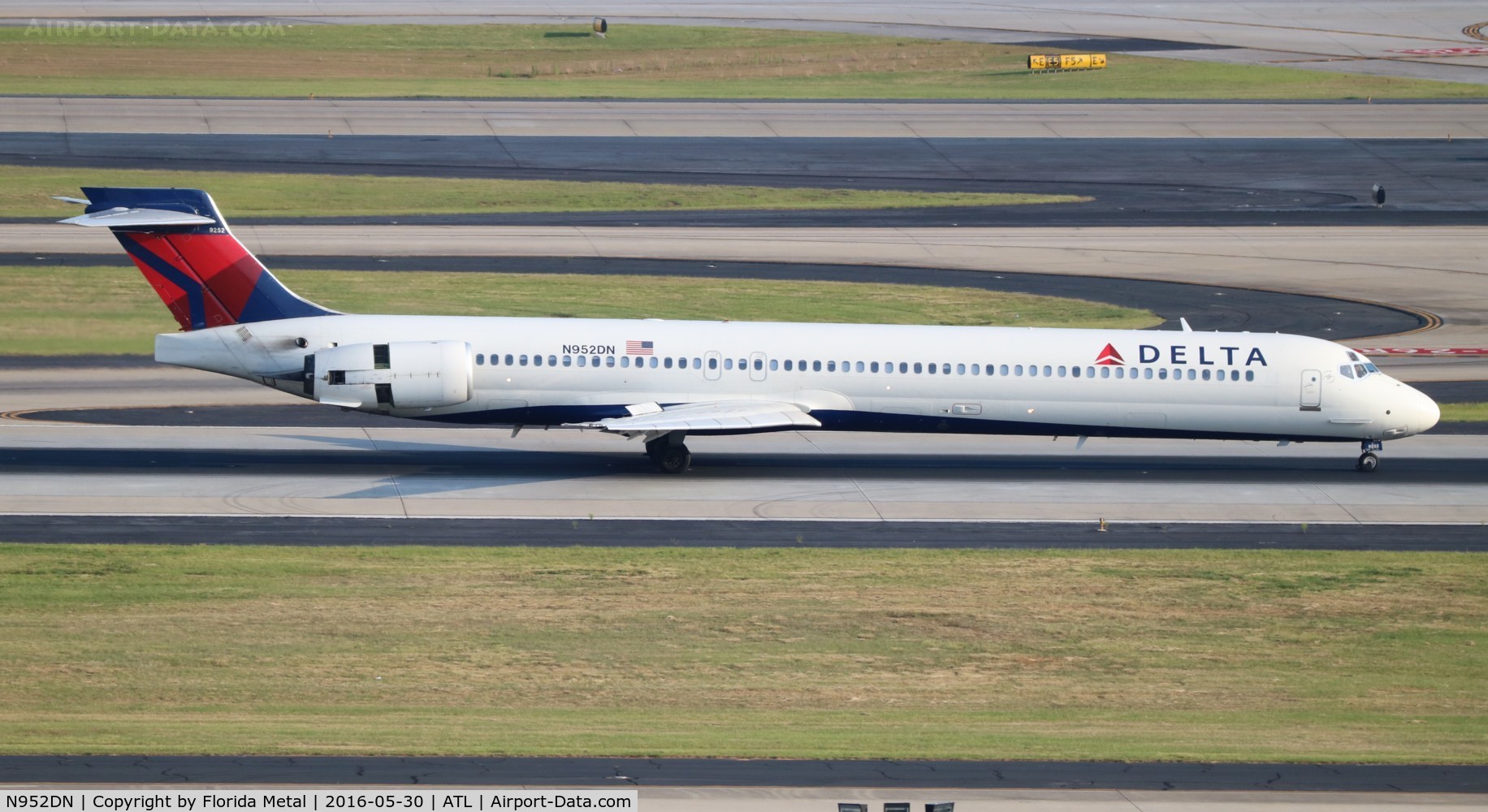 N952DN, 1998 McDonnell Douglas MD-90-30 C/N 53560, Delta