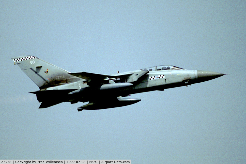 ZE758, 1988 Panavia Tornado F.3 C/N AS056/677/3305, 43SQ