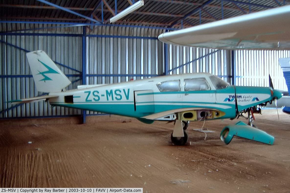 ZS-MSV, Piper PA-24-180 Comanche Comanche C/N 24-1086, Piper PA-24-180 Comanche [24-1086] Vereeniging~ZS 10/10/2003