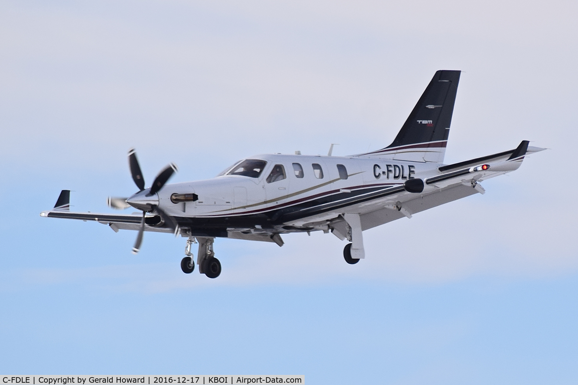 C-FDLE, 2014 Socata TBM-900 C/N 1017, Landing RWY 10L.