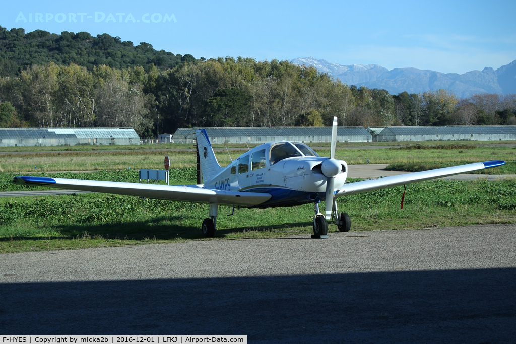 F-HYES, Piper PA-28-181 Archer II C/N 28-8190109, Parked