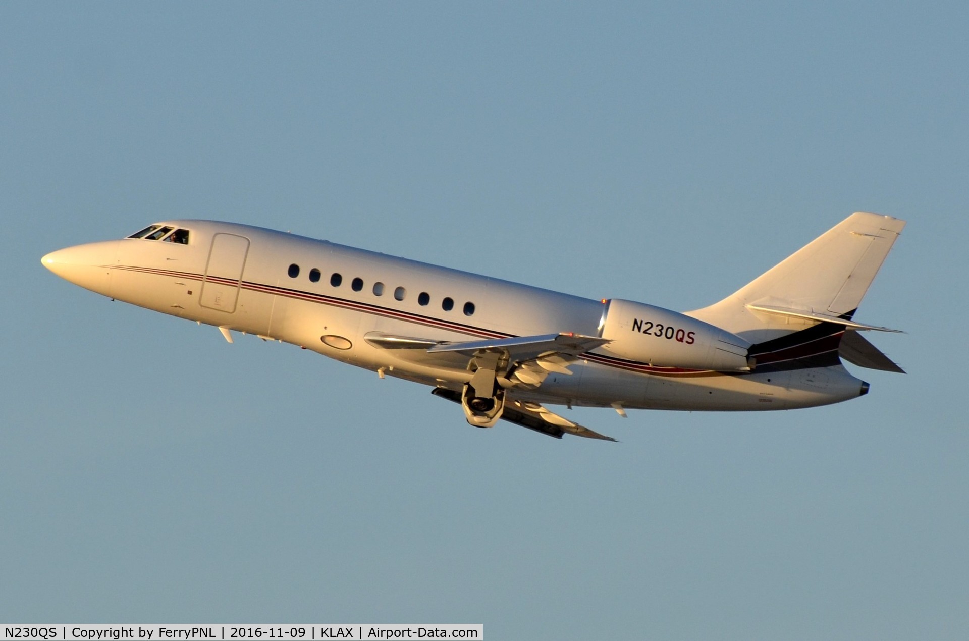 N230QS, 2005 Dassault Falcon 2000EX C/N 59, Netjets DA2000 departing.