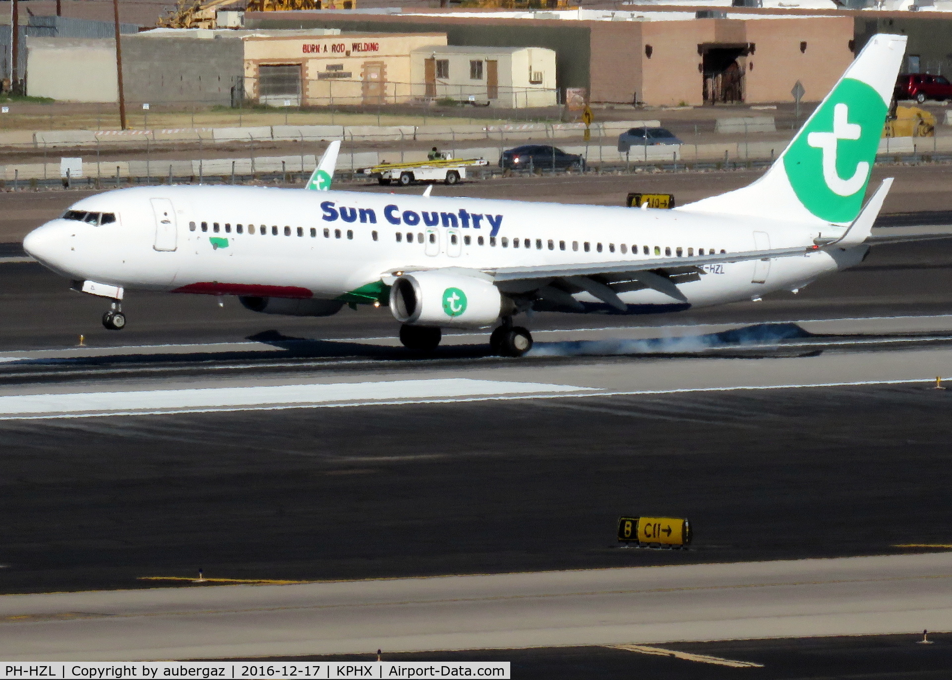 PH-HZL, 2001 Boeing 737-8K2 C/N 30391, Sun Country landing PHX Runway 26. Many previous paint schemes for 'HZL'