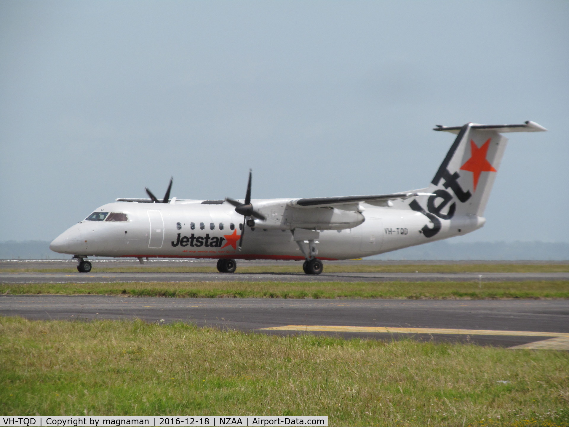 VH-TQD, 2004 De Havilland Canada DHC-8-315 Dash 8 C/N 598, nice and close