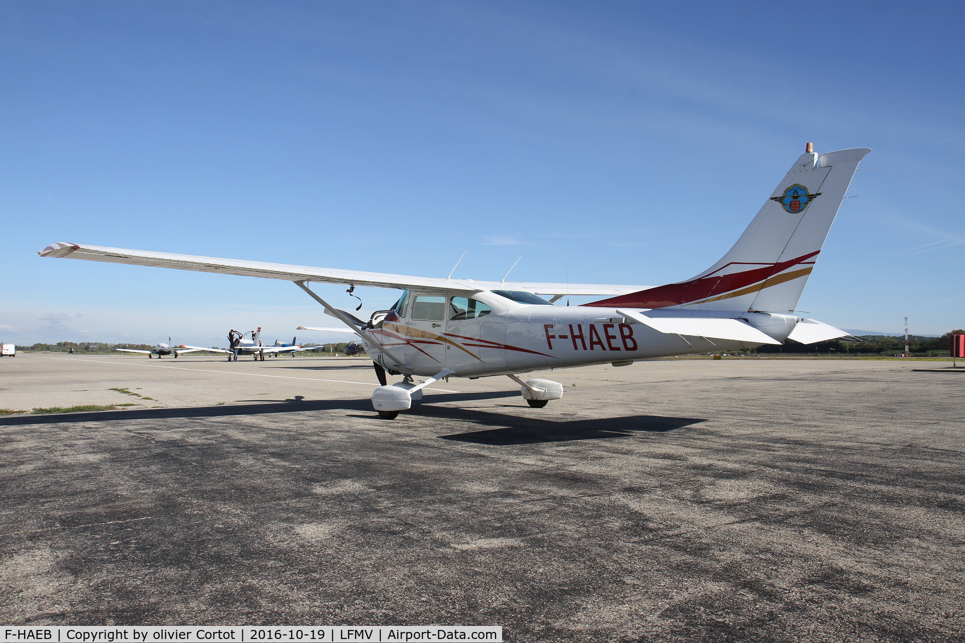F-HAEB, 1983 Cessna 182R Skylane C/N 18268316, Avignon tarmac